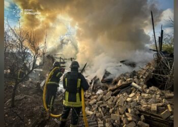 У селі Іванковичі через уламки БпЛА спалахнула пожежа