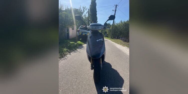 У Ржищеві 19-річний юнак викрав мопед біля супермаркету